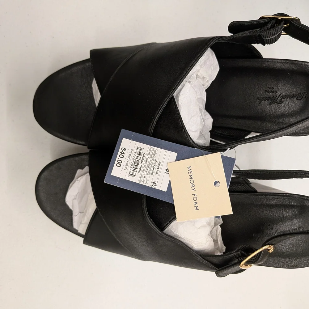 Universal Thread Black Platform Wedge Sandals with Wood-Effect Sole